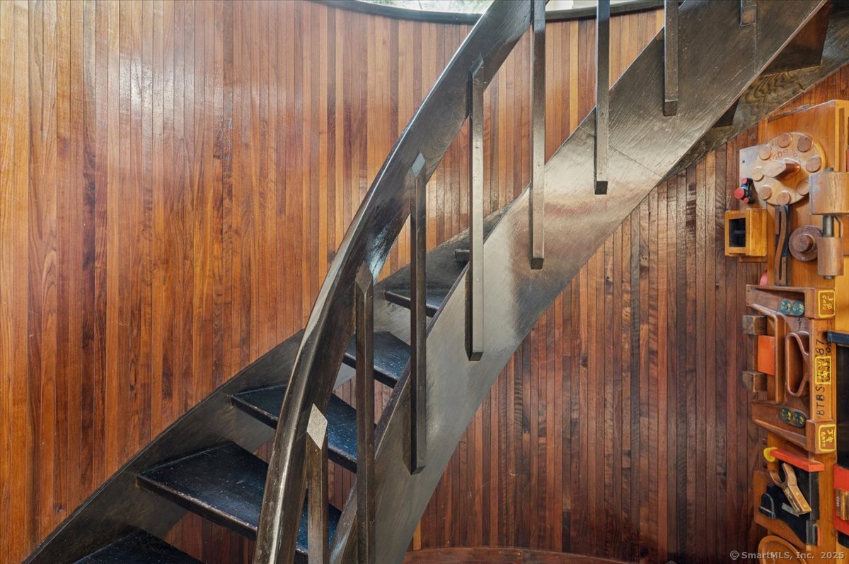 100 East Common Road Easton, CT 06612 - Photo 18 of 25 a view of entryway