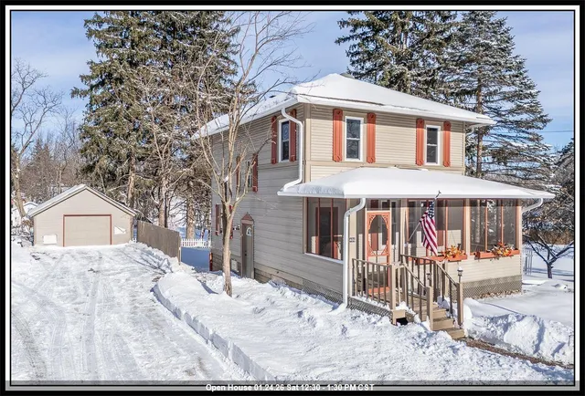 $219,000 | 406 West Fulton Street, Waupaca, WI 54981