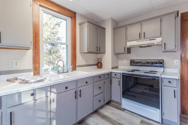 $229,000 | 406 West Fulton Street, Waupaca, WI 54981