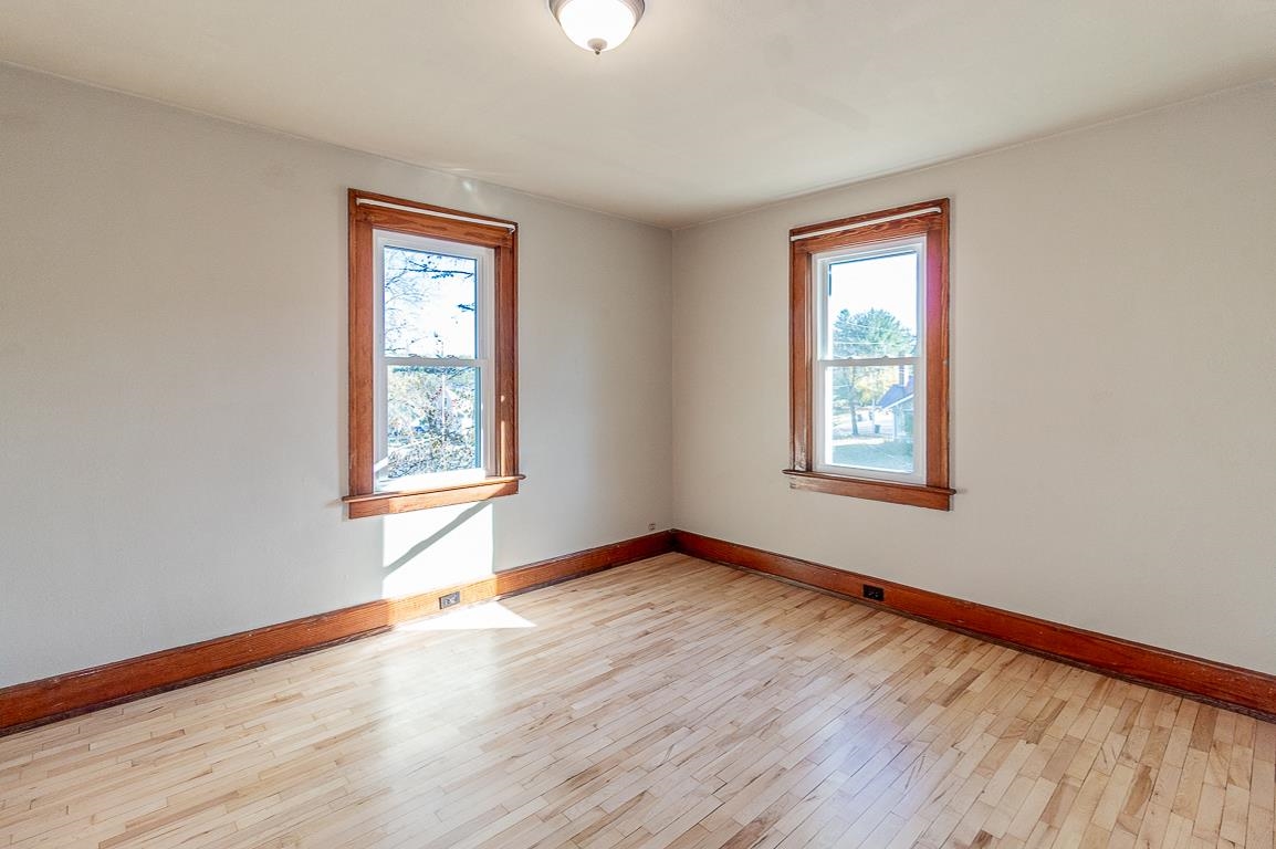 406 West Fulton Street Waupaca, WI 54981 - Photo 17 of 40