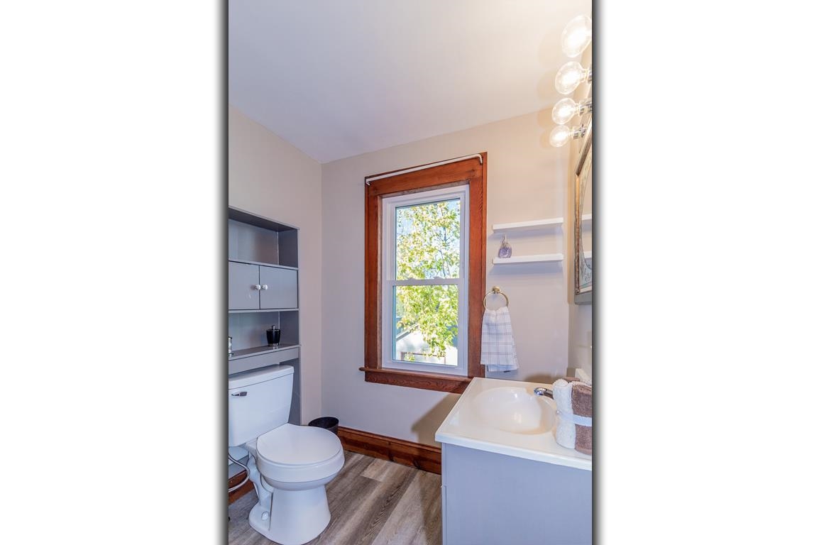 406 West Fulton Street Waupaca, WI 54981 - Photo 25 of 40