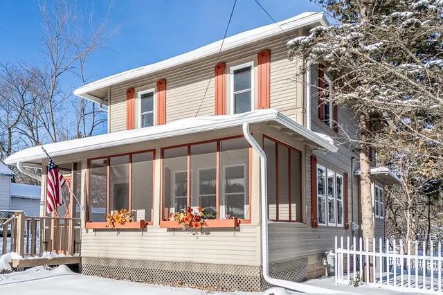 $229,000 | 406 West Fulton Street, Waupaca, WI 54981