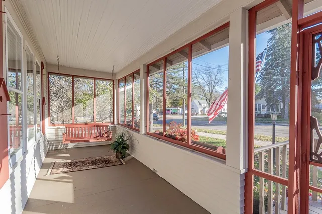 $229,000 | 406 West Fulton Street, Waupaca, WI 54981