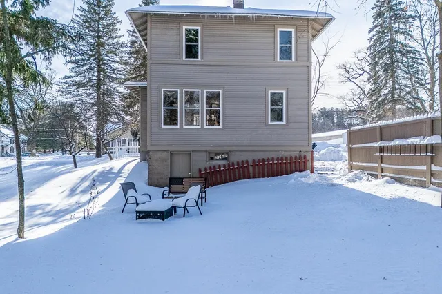 $229,000 | 406 West Fulton Street, Waupaca, WI 54981