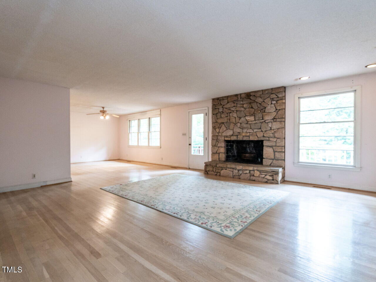 417 Forsyth Street Raleigh, NC 27609 - Photo 6 of 34 005-1280x960-family-room