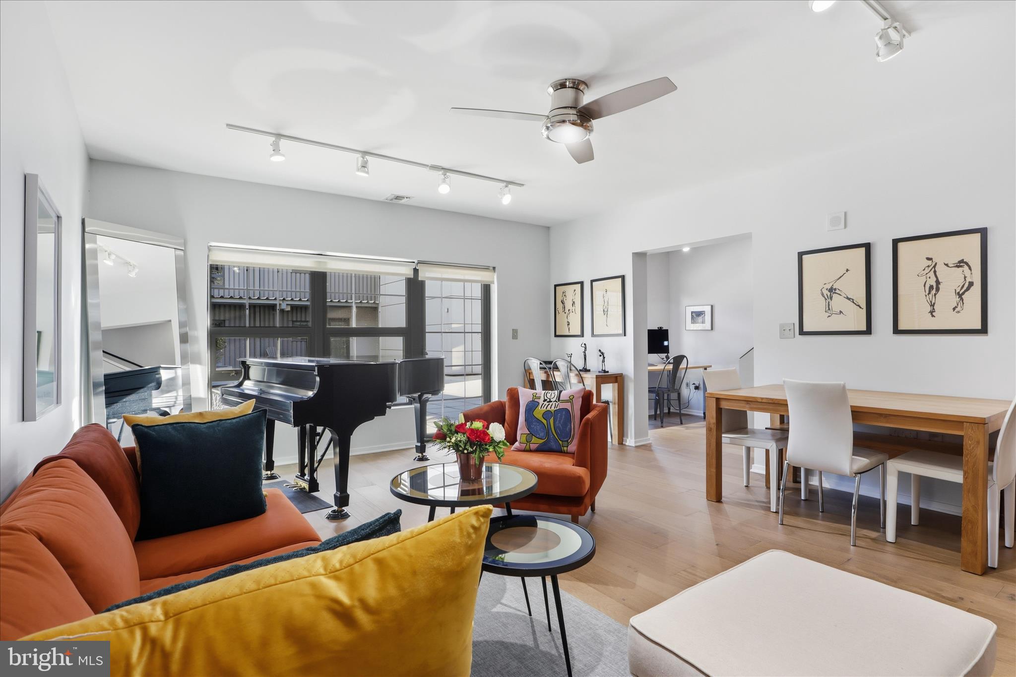 1200 Steuart Street, Unit 1035 Baltimore, MD 21230 - Photo 11 of 66 Living that opens outward