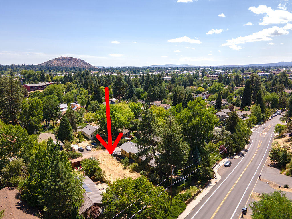 1956 Northwest Awbrey Road Bend, OR 97703 - Photo 19 of 20 PhotoMyListing-26