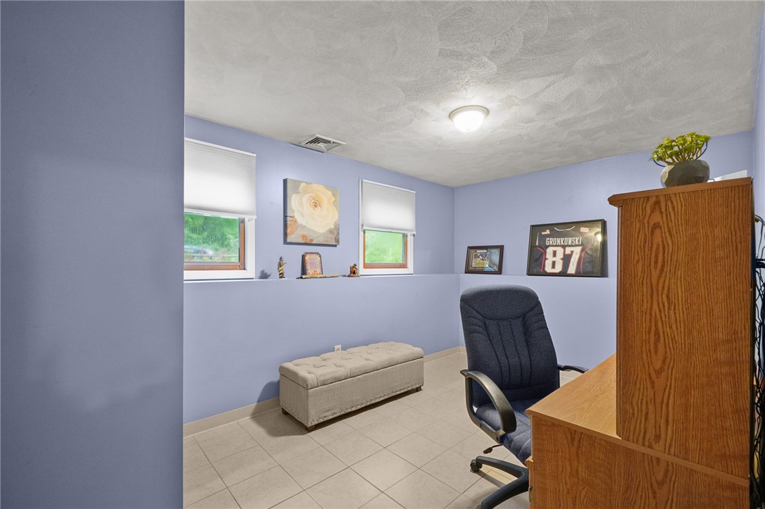 37 Laurel Drive Glocester, RI 02814 - Photo 18 of 28