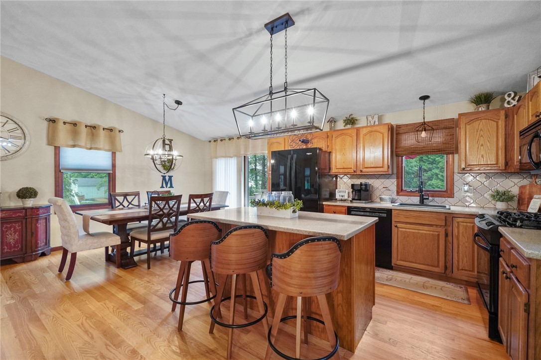 37 Laurel Drive Glocester, RI 02814 - Photo 4 of 28