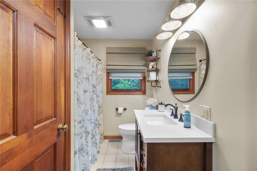 37 Laurel Drive Glocester, RI 02814 - Photo 5 of 28