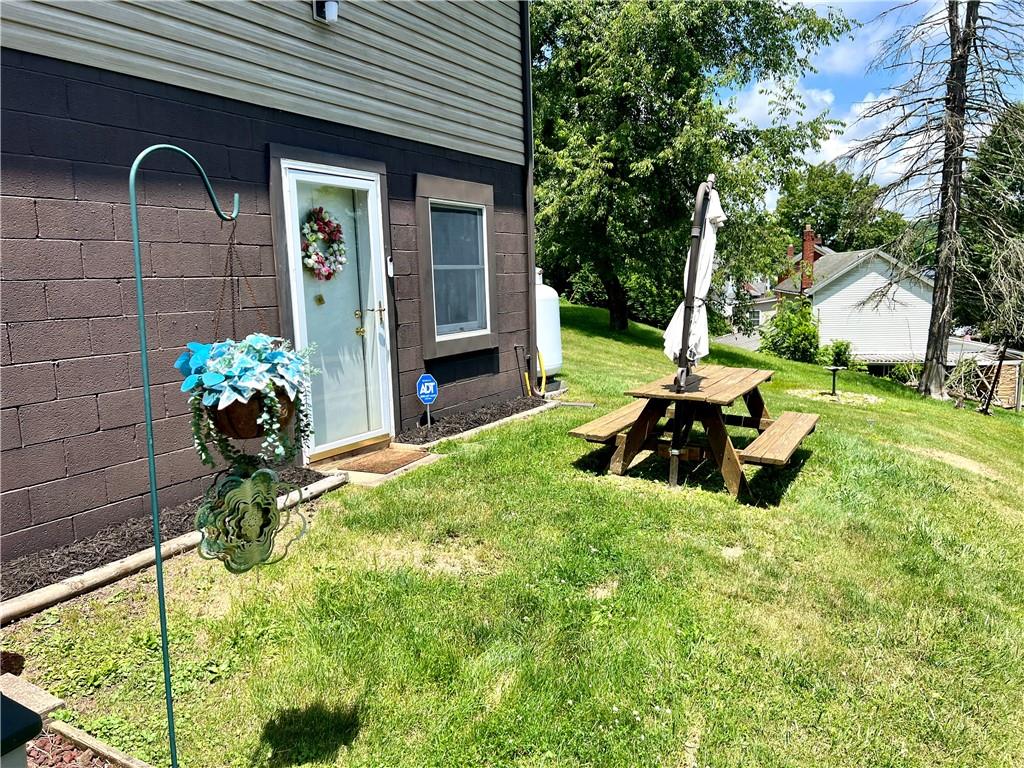 118 Yukon Avenue Yukon, PA 15698 - Photo 29 of 29 Side Yard with Family Room Access.