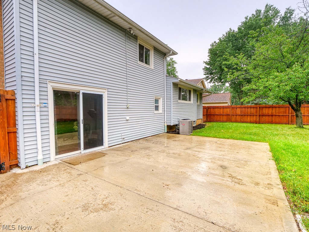 6483 Hamden Road Parma Heights, OH 44130 - Photo 4 of 33