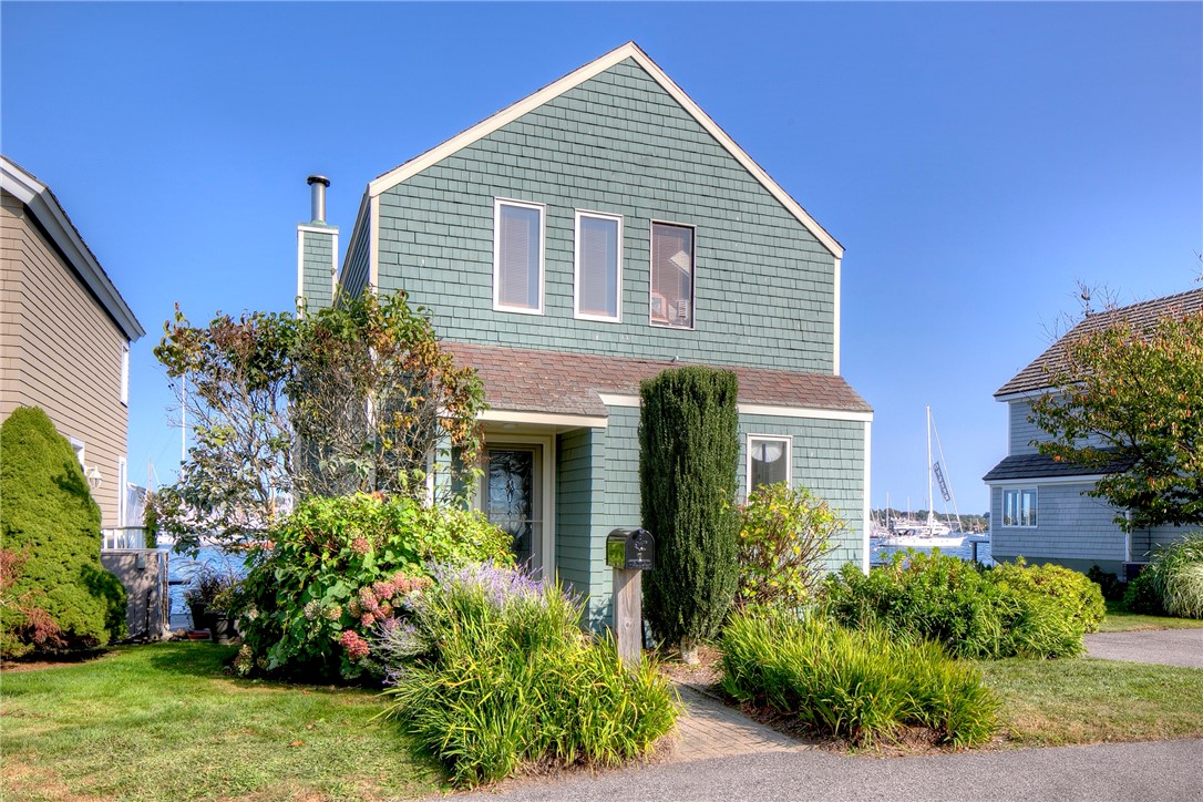 7 Defenders Row Newport, RI 02840 - Photo 3 of 24 Gallery Image 3