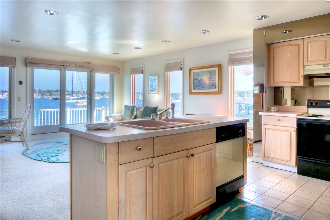 7 Defenders Row Newport, RI 02840 - Photo 4 of 24 Gallery Image 4