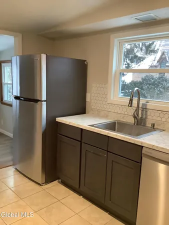 $1,950 | 535 Congress Street, Unit 3, Troy, NY 12180