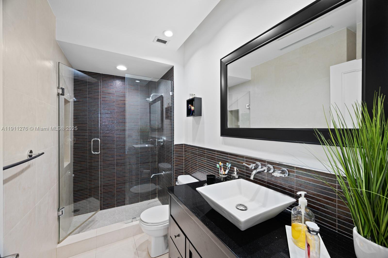 5701 Collins Avenue, Unit PH01 Miami Beach, FL 33140 - Photo 11 of 14