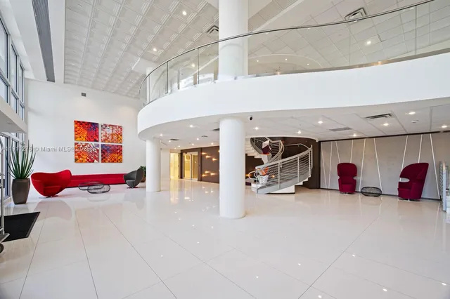 $4,500 | 5701 Collins Avenue, Unit PH01, Miami Beach, FL 33140