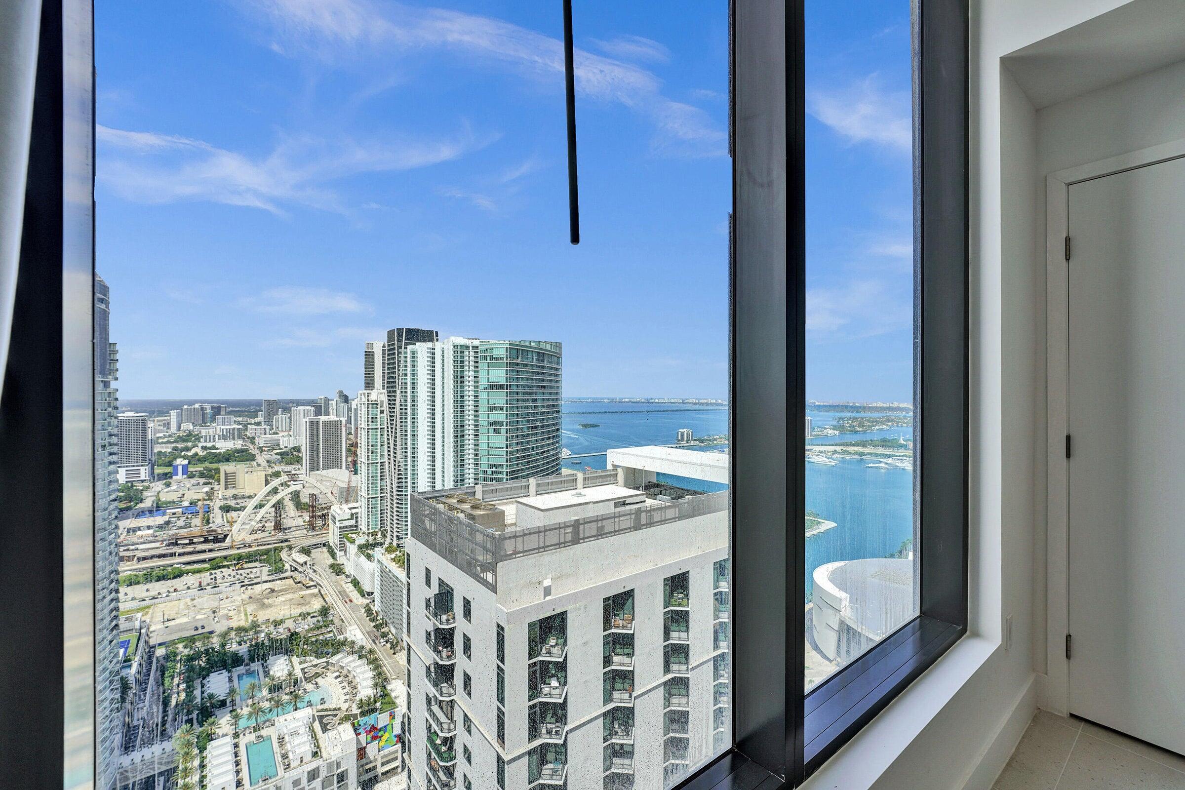 159 Northeast 6th Street, Unit 4813 Miami, FL 33132 - Photo 14 of 34 a balcony with city view
