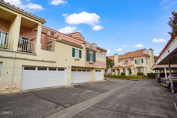 $529,999 | 18114 Flynn Drive, Unit 3602, Santa Clarita, CA 91387