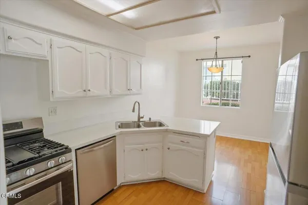 $529,999 | 18114 Flynn Drive, Unit 3602, Santa Clarita, CA 91387