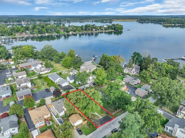 $280,000 | 42425 North Park Lane, Antioch, IL 60002