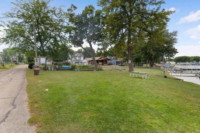 $280,000 | 42425 North Park Lane, Antioch, IL 60002