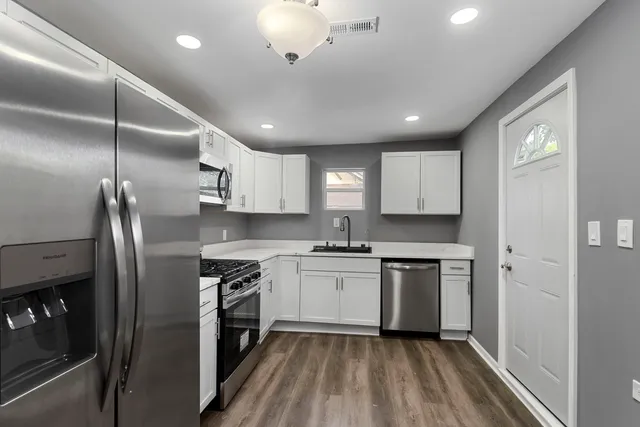 $280,000 | 42425 North Park Lane, Antioch, IL 60002