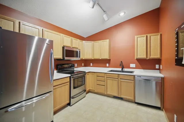 $237,500 | 140 Cedar Cove Lane, Owatonna, MN 55060