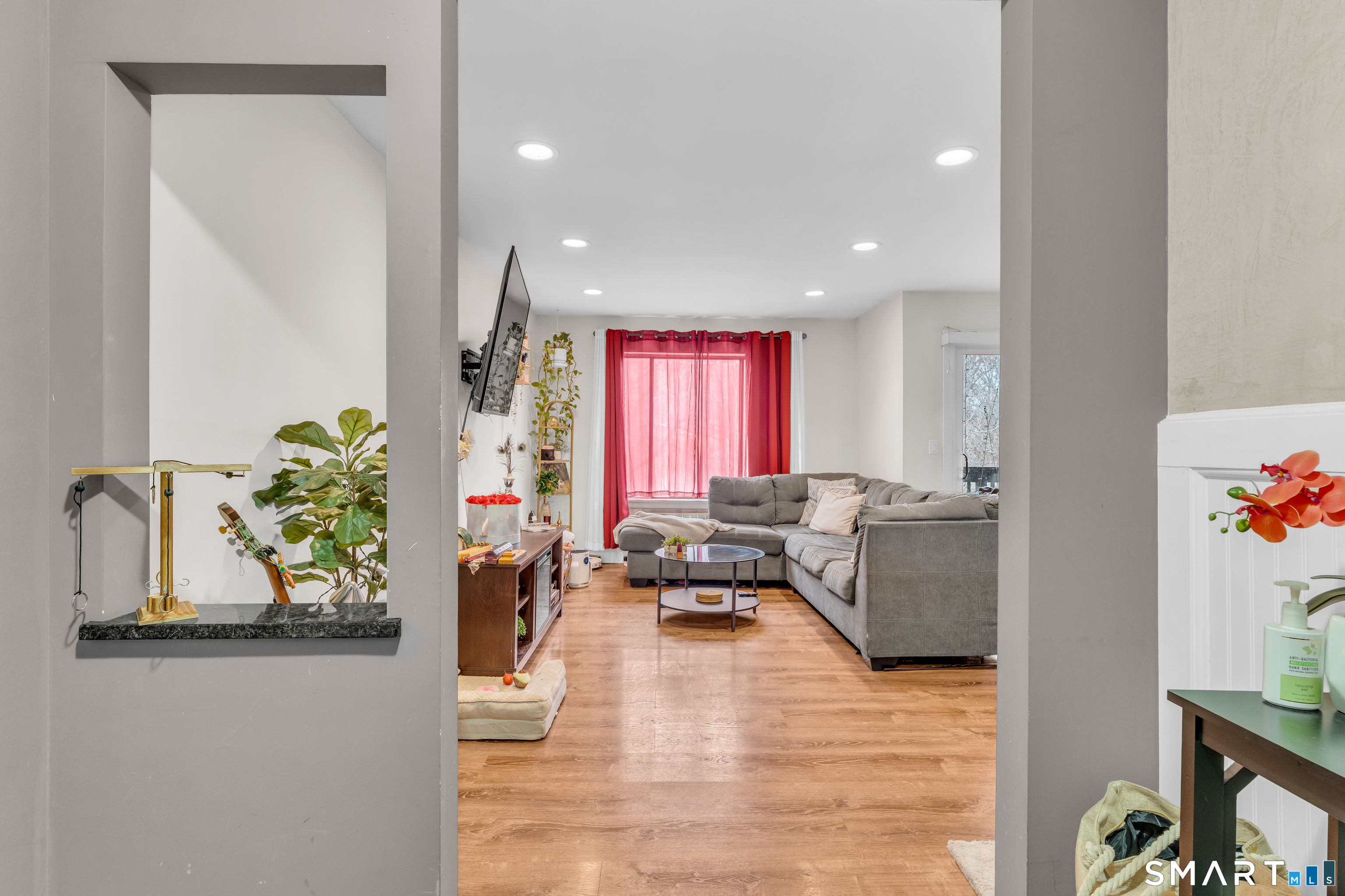 175 Mill Pond Road, Unit 444 Hamden, CT 06514 - Photo 2 of 38 a living room with furniture and a potted plant