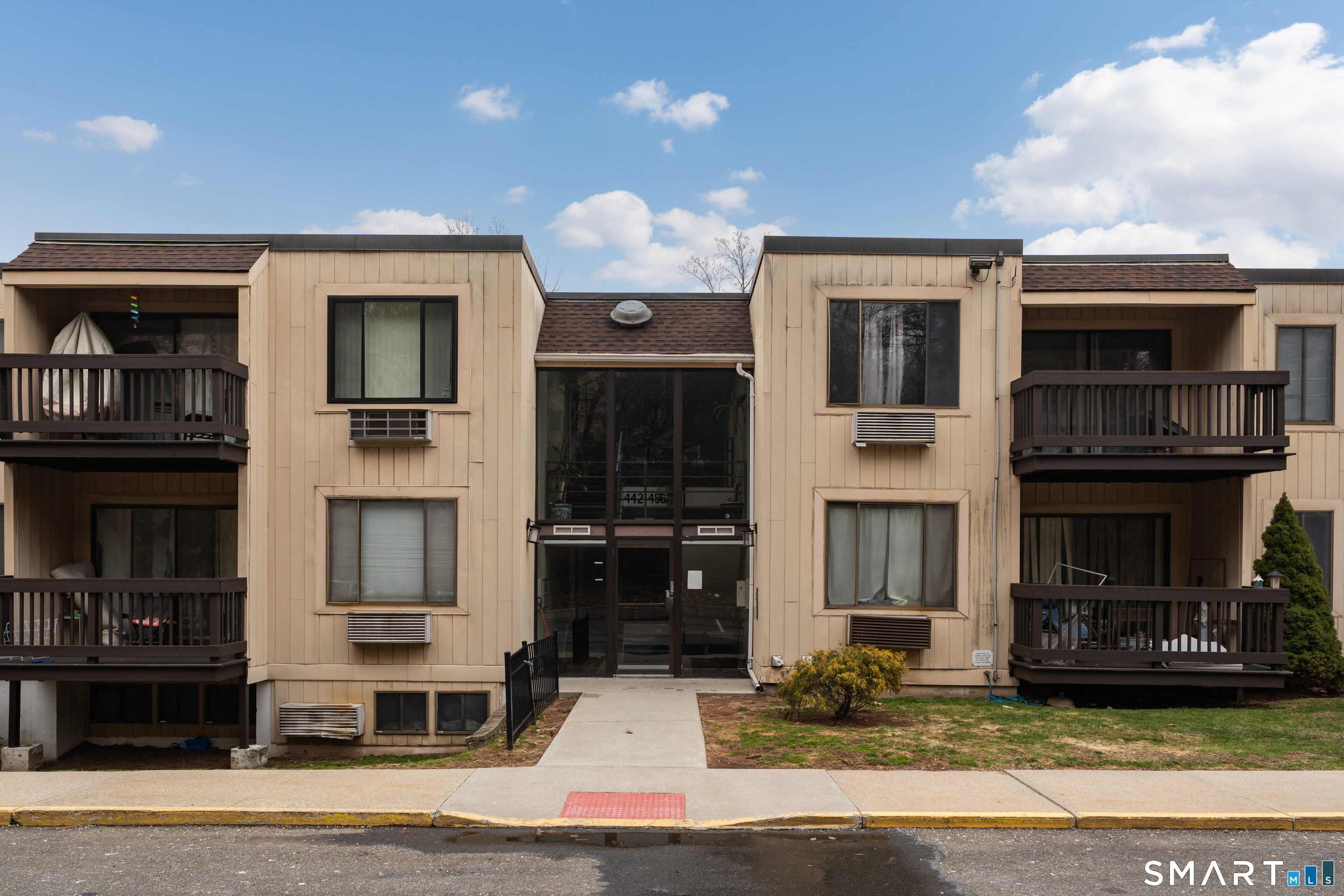 175 Mill Pond Road, Unit 444 Hamden, CT 06514 - Photo 30 of 38 a view of a entryway of the house