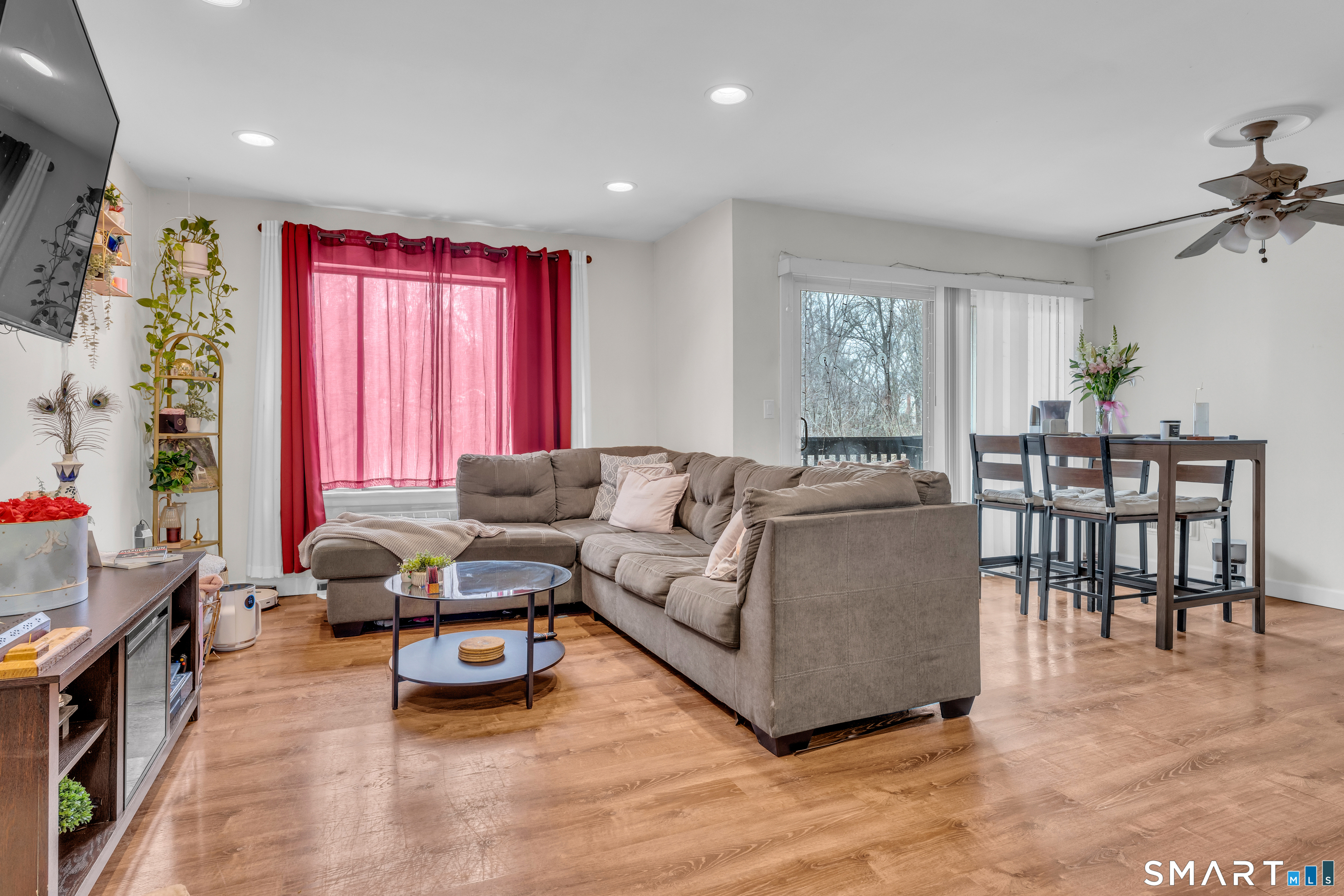 175 Mill Pond Road, Unit 444 Hamden, CT 06514 - Photo 3 of 38 a living room with furniture and a large window