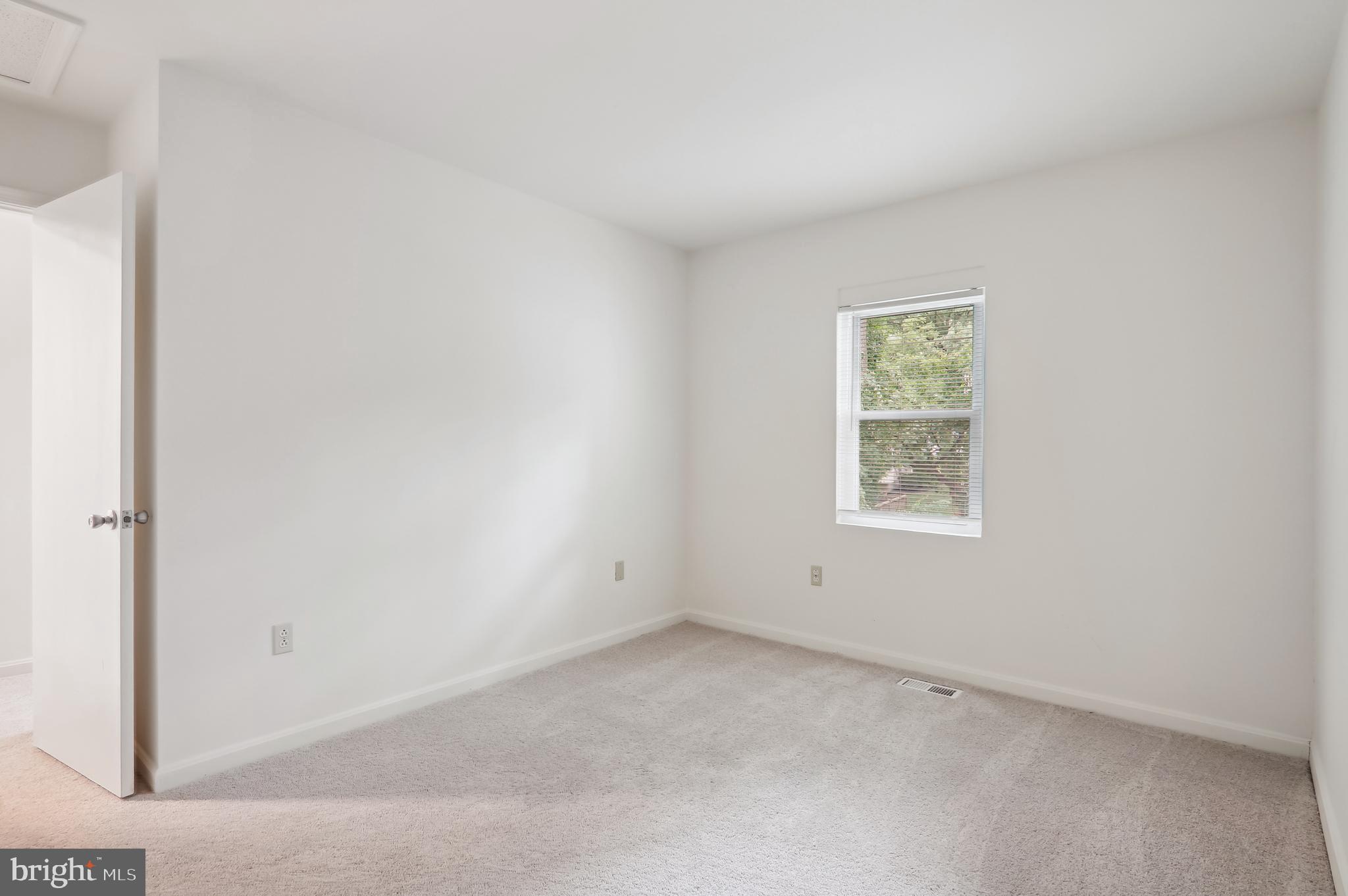 103 Kinsman View Circle Silver Spring, MD 20901 - Photo 18 of 24 Bedroom 3