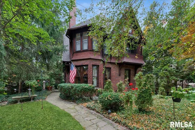 $279,900 | 738 North Broad Street, Galesburg, IL 61401