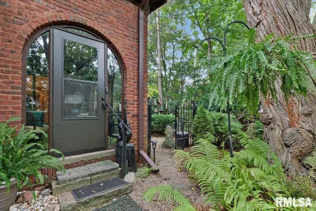 $279,900 | 738 North Broad Street, Galesburg, IL 61401