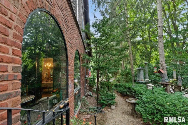 $279,900 | 738 North Broad Street, Galesburg, IL 61401