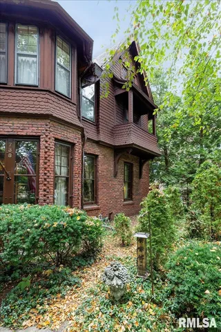 $279,900 | 738 North Broad Street, Galesburg, IL 61401