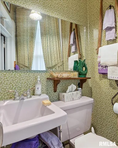 $279,900 | 738 North Broad Street, Galesburg, IL 61401