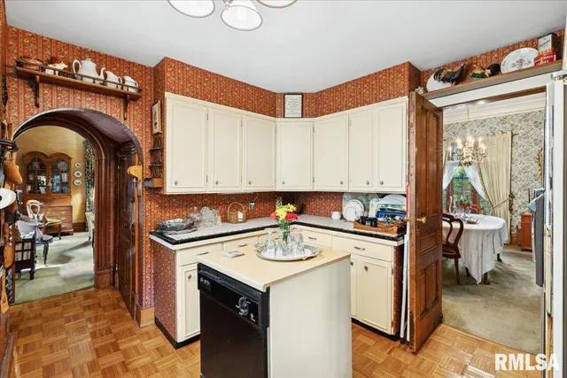 $279,900 | 738 North Broad Street, Galesburg, IL 61401