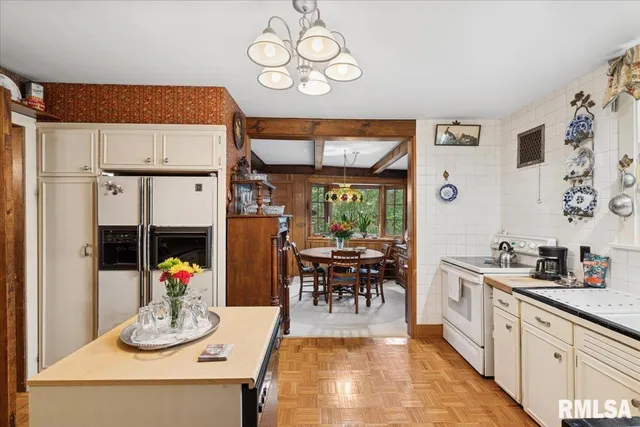 $279,900 | 738 North Broad Street, Galesburg, IL 61401