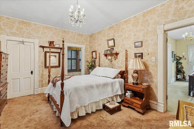 $279,900 | 738 North Broad Street, Galesburg, IL 61401