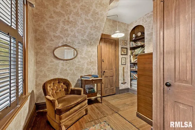 $279,900 | 738 North Broad Street, Galesburg, IL 61401