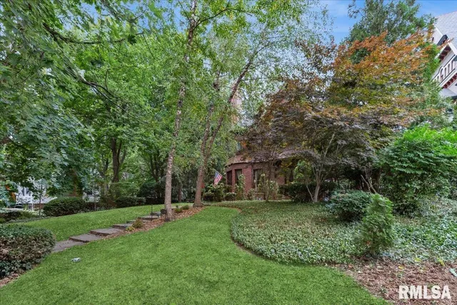 $279,900 | 738 North Broad Street, Galesburg, IL 61401