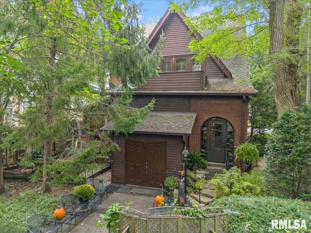 $279,900 | 738 North Broad Street, Galesburg, IL 61401