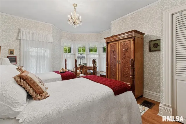 $279,900 | 738 North Broad Street, Galesburg, IL 61401