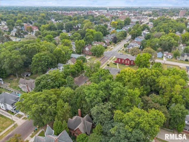 $279,900 | 738 North Broad Street, Galesburg, IL 61401