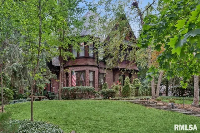 $279,900 | 738 North Broad Street, Galesburg, IL 61401