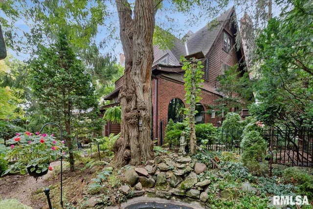 $279,900 | 738 North Broad Street, Galesburg, IL 61401