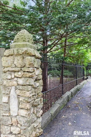 $279,900 | 738 North Broad Street, Galesburg, IL 61401