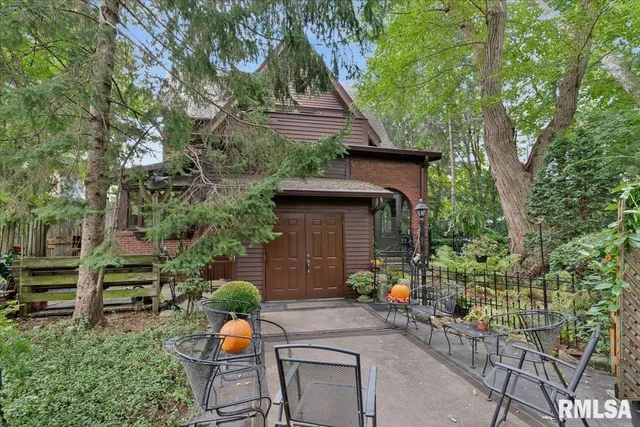 $279,900 | 738 North Broad Street, Galesburg, IL 61401