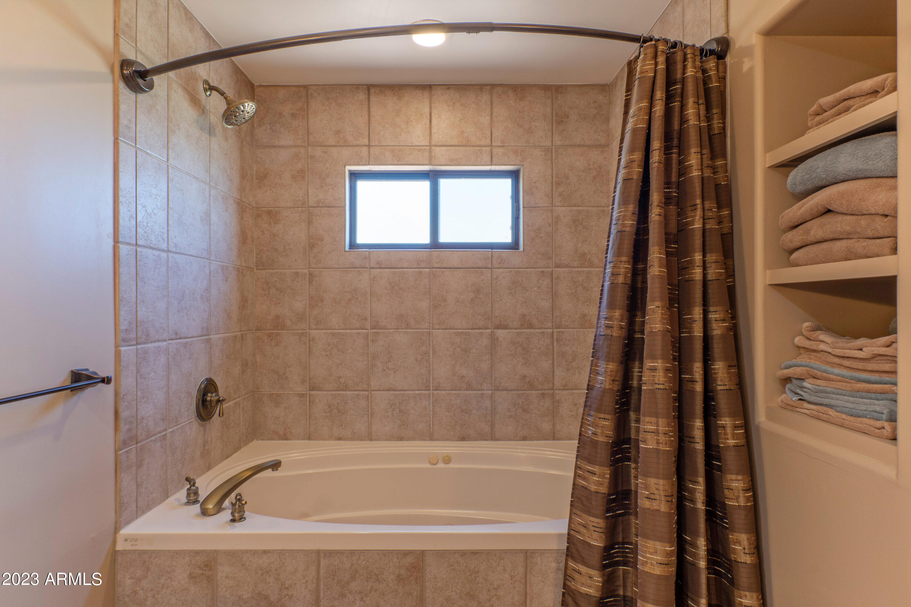 36601 North Mule Train Road, Unit C37 Carefree, AZ 85377 - Photo 23 of 35 Jetted Tub